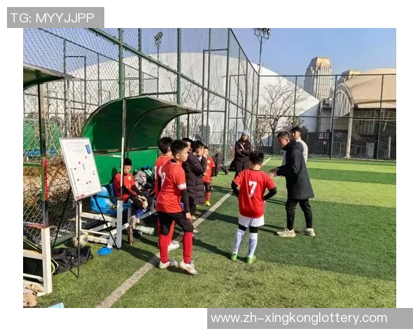 足球教练等级体系解析与发展趋势探讨助力教练职业成长与提升 足球教练等级体系解析与发展趋势探讨助力教练职业成长与提升